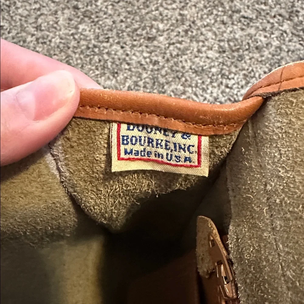 Dooney & Bourke Vintage Purse Leather. ( See wear in photos)
